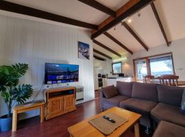 The Hideout - Lake Views & Balcony w BBQ I Central Location I Wi-Fi I Smart TV, hotel v destinaci Jindabyne