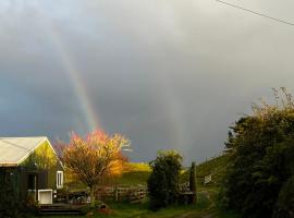 Rainbow Mountain cottage, hotelli kohteessa Rotorua lähellä maamerkkiä Waimangun tuliperäinen laakso