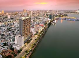 Wink Hotel Danang Riverside - 24hrs Stay & Rooftop with Sunset View, hotel di Da Nang