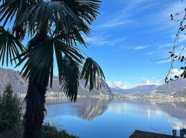 Ferienwohnung Il Sogno mit privatem Seeanstoss in Riva San Vitale-Lugano, hotell i Riva San Vitale