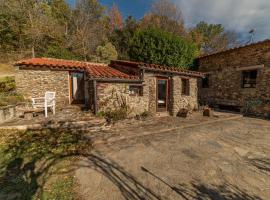 Suite Rosas, family hotel in Montferrer