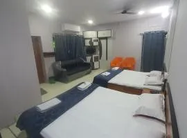 Hotel Family Stay Beside Railway Station