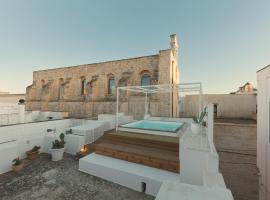 Palazzo dei Gigli Puglia - house with heatable rooftop-Pool, Hotel in Ugento