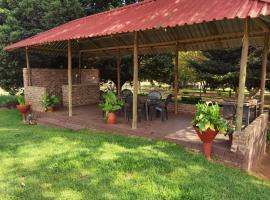 Lunford Garden Cottage, Hotel in Rayton