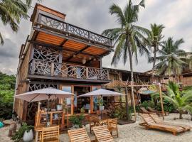 Yaku Hostel، بيت ضيافة في Playa Mendiguaca