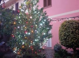 L'Agrifoglio di Emy, bed and breakfast en Guspini