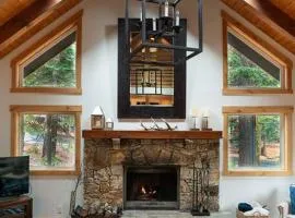 Serenity Tahoe Retreat and Hot Tub - 10 min to Northstar