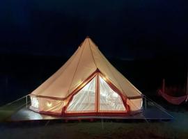 Maleka Farm: Tent Glamping North Shore Oahu, hotel in Laie