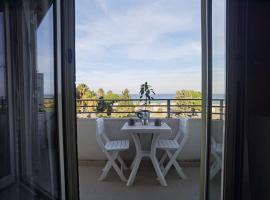 First Line Apartments, hotell i Soverato Marina