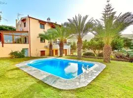 Villa Karteros with private swimming pool