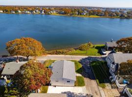 Water View Falmouth Gateway 3BR Family Retreat, hotel in Falmouth