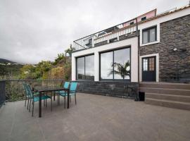 Lombo do Doutor Cottage 2 by Mth, hotel v destinaci Calheta