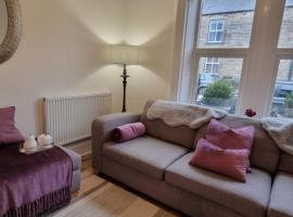 Dale Cottage Cozy 3 Bedroom nr Ilkley - West Yorkshire, hotel with parking in Burley in Wharfedale