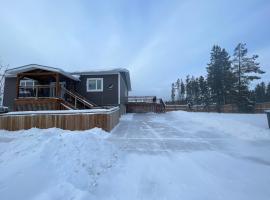 Entire Guest suite & Vacation home in Whitehorse, cabana o cottage a Whitehorse