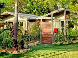 Healing Garden Retreat - Uluwatu, guest house in Gold Coast