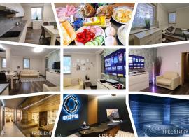 FREE WELLNESS & SPA MULTIMEDIA APARTMENT - ZDARMA NEOMEZENÝ VSTUP DO WELLNESS - SNÍDANĚ V CENĚ POBYTU S DONÁŠKOU NA POKOJ - PLAYSTATION 5 a HRY, SKLEP, MODERNÍ VYBAVENÍ, PARKOVÁNÍ ZDARMA, LUXUSNÍ WELLNESS - SOLNÁ SAUNA, VÍŘIVKA, FINSKA SAUNA, MASÁŽE, отель в Гаррахове, рядом находится Glass Museum