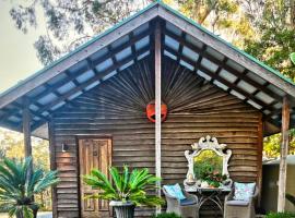 Rainy Hill Retreat - The Cottage: Cockatoo şehrinde bir aile oteli