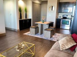 Luxury Apartment in Dallas, hotell med basseng i Addison