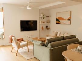 Vida Central - 2 bed, 1.5 bath w parking, gym & pool, apartment in Newcastle