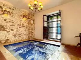 Gorgeous 8 BR House w/ Pool in the Old City