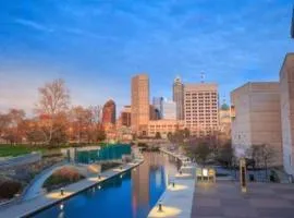 #1 Downtown King Free Parking- Walk to Gainbridge, Lucas Oil, Conv Cntr