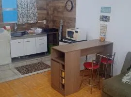 Kitnet Mobiliada no centro de São Leopoldo.