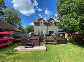 Modern lakehouse southside lake simcoe, rumah percutian di Brechin