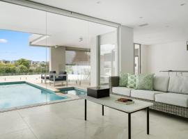 'Starlight' A Slice of the Hollywood Hills in Bexley, hotel i Sydney