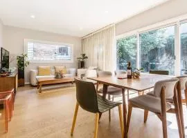 Classic Comforts - Moments to Flemington Racecourse