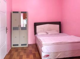 Algira Guest House Syariah Bogor Redpartner, hotel v destinaci Cimanggu