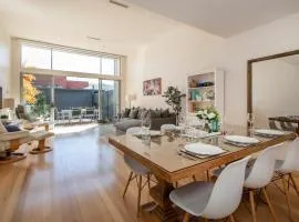 NORWOOD RETREAT - Stunning Townhouse located in the Heart of Norwood