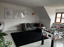 Cozy&spacious topfloor apartment, hotell i Schwaig bei Nürnberg