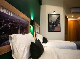 LOKAL Rooms x Lahore (Cavalry), hotel in zona Aeroporto Internazionale Allama Iqbal - LHE, Lahore