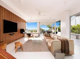 Chic Beachside Abode, Sunrise Beach