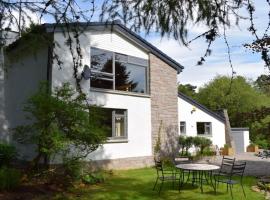 Four Pines Lodge, hotel in Skye of Curr