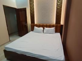 Hari Har vila house Air conditioner Full vila for rent, hotel en Ujjain