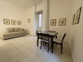 Luxury 3 bedroom property 200m from beach, hotel in Terracina