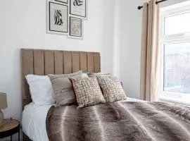 Deluxe Bolton Cinema House 2BR Modern Retreat with Free Parking