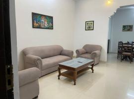Leela home stay - Lotus (2 BHK luxury appartment), hotell i Jabalpur