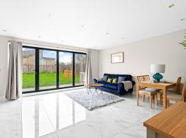 Stylish Sparkling Brand New 3 bed house, villa in Heston