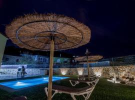 Casa El Rincón de Alberto con Calefacción y piscina, hotel en Camelle