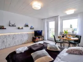 Auszeit Apartment BLACK FOREST NATURE mit beheiztem Indoor-Pool und Sauna - Sonnenbalkon mit Blick ins Grüne, schnelles Internet, Nähe Triberger Wasserfälle, für bis zu 2 Personen