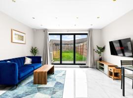 Stylish Sparkling Brand New 2 bed house, casa vacacional en Heston
