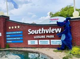 Southview Holiday Park, Deluxe Caravan、スケッグネスのホテル