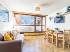 Duplex pour 4 pers. avec balcon, proche centre et téléphérique, parking & casier à skis - FR-1-296-128