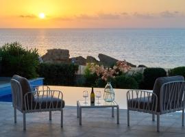 Olymp Luxury Villa D - Luxury Escape with Direct Beach Access and Unique Sunsets, hotell i P&aacute;fos