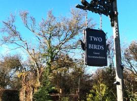 Two Birds Weekly Stay, hotel Malmesburyben