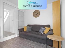 Heathrow Living Stanwell Serviced House 5 bedrooms By 360Stays, appartement à Ashford