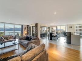 Luxury Apartment in Montreux with Panoramic Views by GuestLee, hotel v mestu Montreux