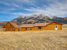 Yellowstone Lodge with Game Room and Panoramic Views, vila v destinaci Emigrant